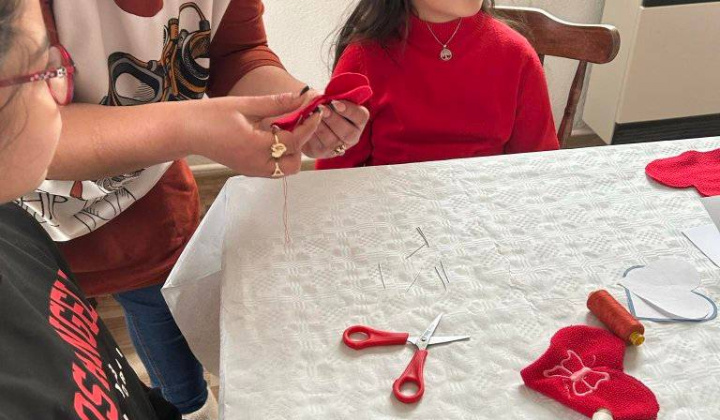 Rozvojový tím v akcii / Príprava na Valentín  - foto