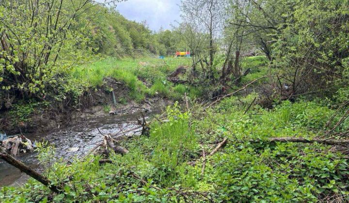 Aktuality / Čistenie po záplave v osídlení MRK - foto