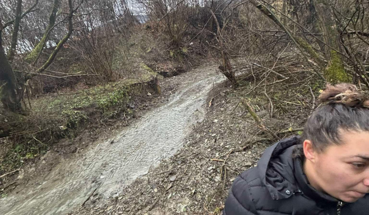 Aktuality / Čistenie po záplave v osídlení MRK - foto