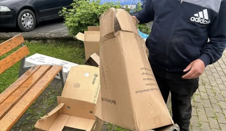 Rozvojový tím v akcii / Zber papiera - foto