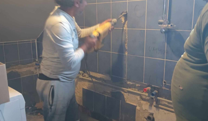 Rozvojový tím v akcii / Intervencia pracovníka pre bývanie - foto